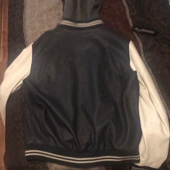 Aeropostale jacket, barely used . - Picture 2 of 2